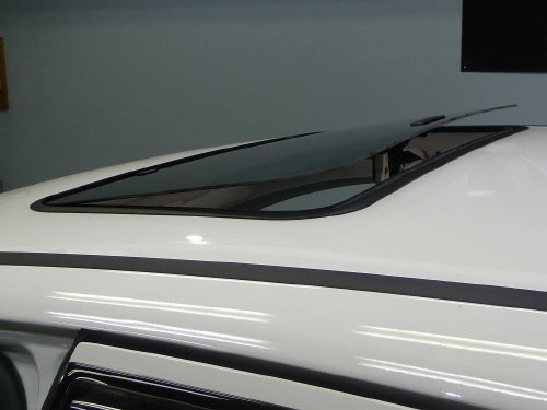 メルセデス ベンツ（Mercedes-Benz）Bクラス（B-Class）への後付サンルーフ（sunroof）取付画像。ベバスト（webasto）ホランディア100デラックス（Hollandia 100 Deluxe）手動式06