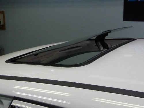 メルセデス ベンツ（Mercedes-Benz）Bクラス（B-Class）への後付サンルーフ（sunroof）取付画像。ベバスト（webasto）ホランディア100デラックス（Hollandia 100 Deluxe）手動式08